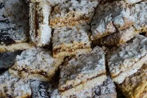 Image Fasting cake with cherry jam
