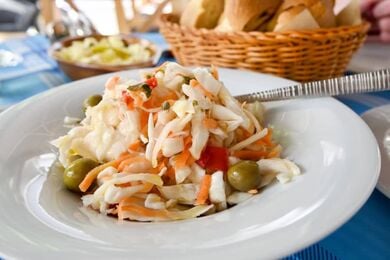 Greek cabbage salad (Politiki)