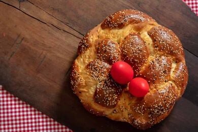 Lambropsomo - Vegan Greek Easter bread