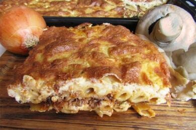 Pasta bake (pastitsio) with mushroom mince