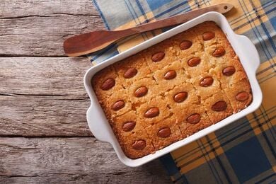 Samali (Greek semolina cake in syrup)