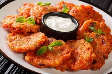 Tomatokeftedes (Tomato meatballs)