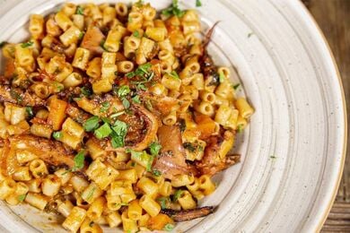 Χταπόδι με κοφτό μακαρονάκι