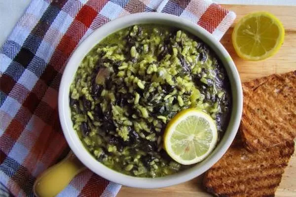 Image Spinach rice with turmeric