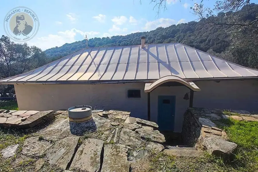 Εκεί έζησε ο Άγιος Παΐσιος - Ακολουθώντας τα βήματα του στον Τίμιο Σταυρό στο Άγιον Όρος. Αποκλειστικές εικόνες