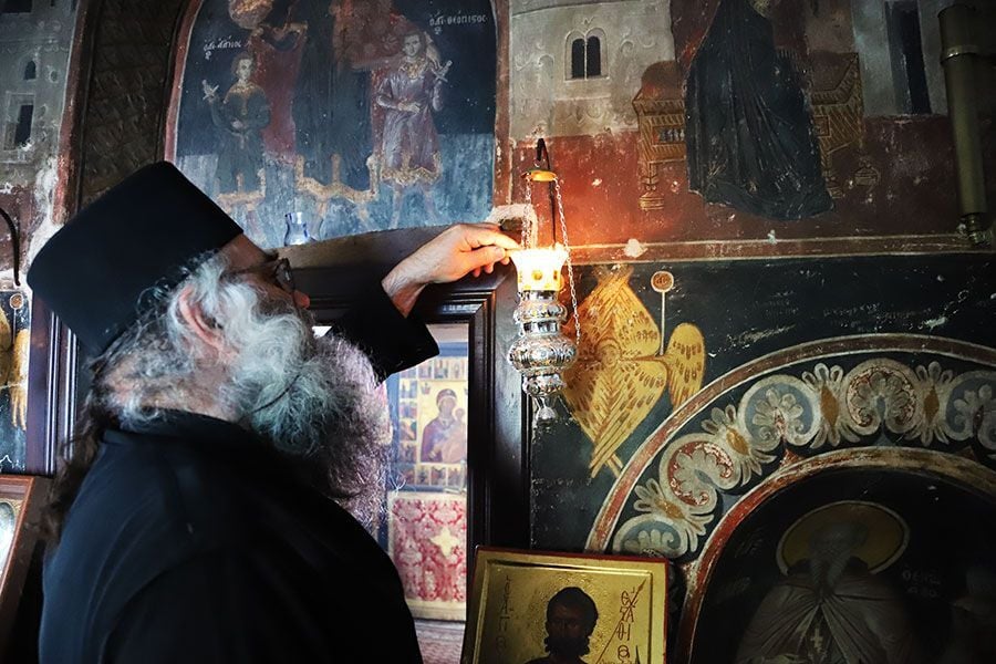 Προσευχή όταν βάζουμε λάδι καντίλας ή άλλο αγίασμα για θεραπεία